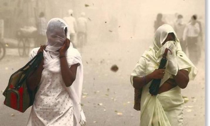 Dust storms kill dozens in India