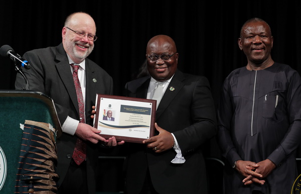 President Akufo-Addo receiving the Africa Peace Leadership Awards