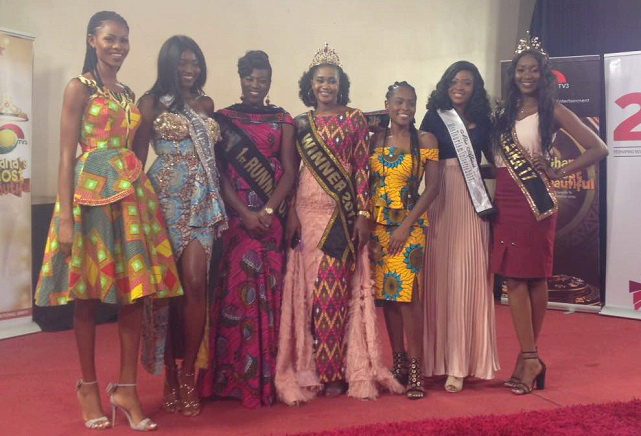 Miss Zeinab flanked by other beauty queens at the launch of her project