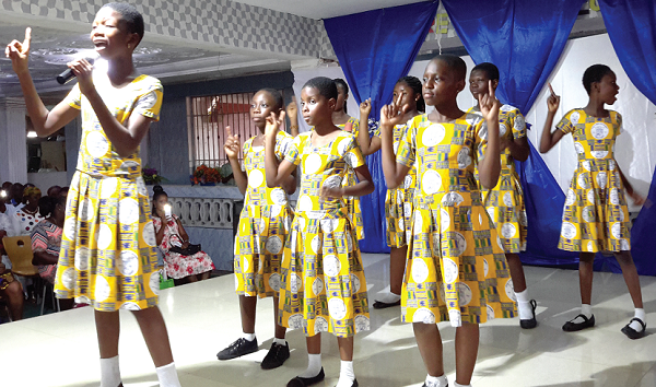 King and Queen School Choir thrills parents