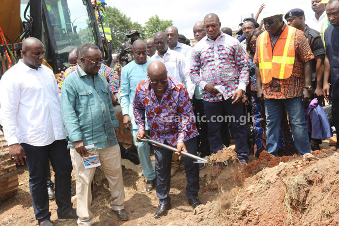 President Akufo-Addo cuts sod for 'greater Kumasi town roads' project. PICTURE BY EMMANUEL BAAH