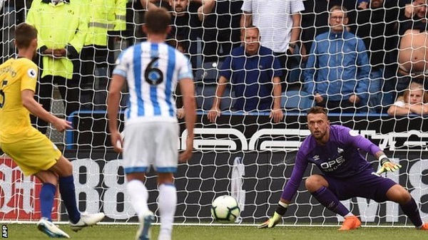 VIDEO: Chelsea thrash Huddersfield 3-0 in opener