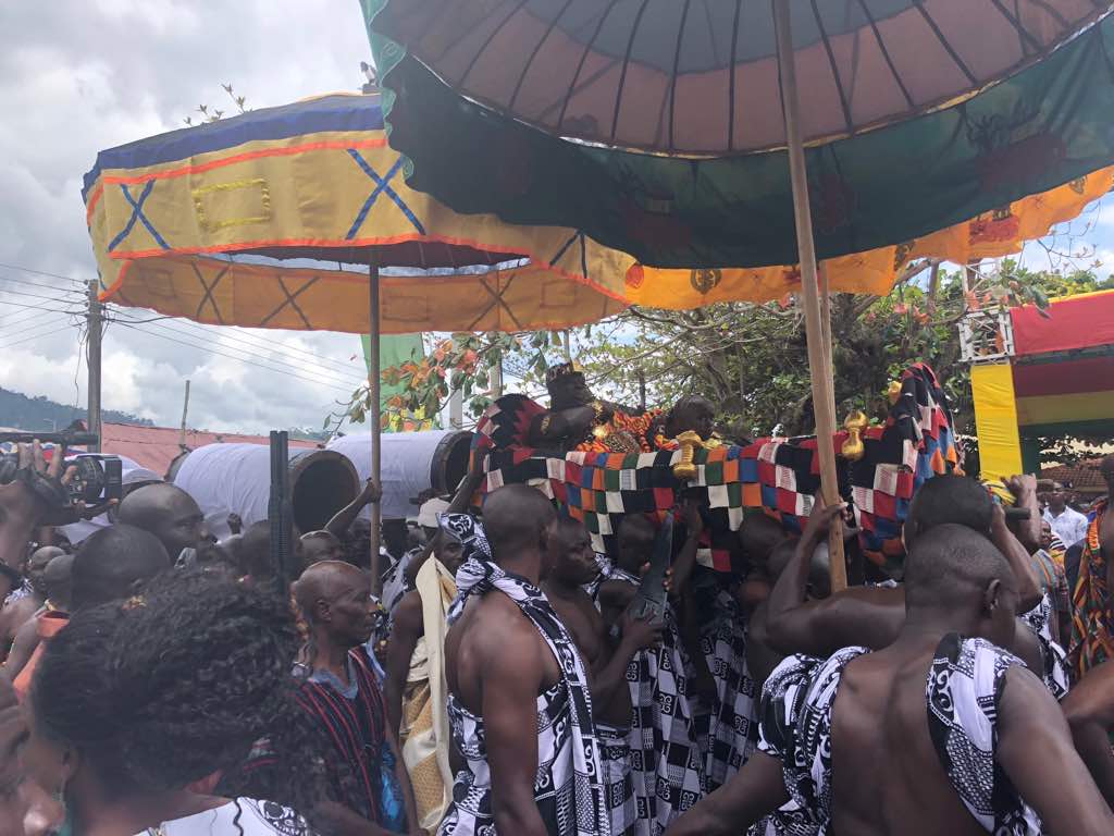 Okyenehene, Osagyefuo Amoatia Ofori Panin arriving at the forecourt of the Ofori Panin’s Palace