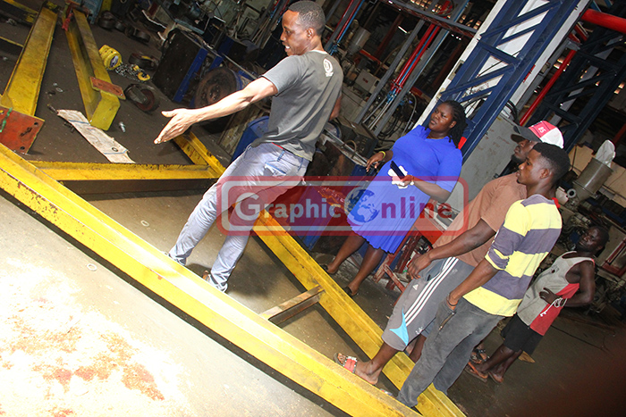 One of the workers explaining to Graphic Online how the beam killed Abdul Nadir Adam. PICTURES BY MAXWELL OCLOO
