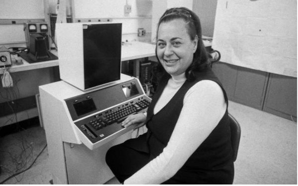 Word processor pioneer Evelyn Berezin dies aged 93