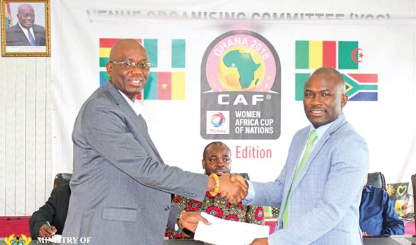  Majeed Bawa (right) handing over to Prof. Twumasi