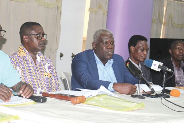  Mr Solomon Kotei (middle) speaking at the news conference 