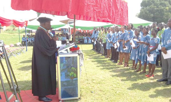 Rev. Prof. Emmanuel Adow Obeng administering the matriculation oath to the students 