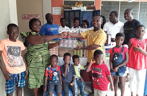 Rotary Accra Labone spreads Xmas cheer to Nsawam Govt Hospital