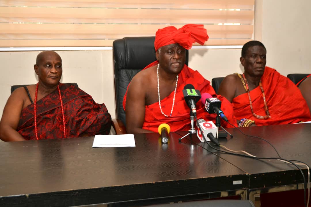 The President of the GARHC and Osu Mantse, Nii Okwei Kinka Dowuona VI addressing the journalists. Flanking him Boni King Tackie Adama Latse II, Ga Mantse(left) and Nene Kanor Atiapa III, Acting Paramount Chief of Ningo and Acting Vice President of GARHC