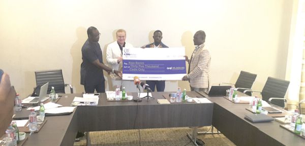 Kojo Barnni (2nd right) receiving the dummy cheque from Alfred Baku (right) and other board members of Gold Fields Ghana