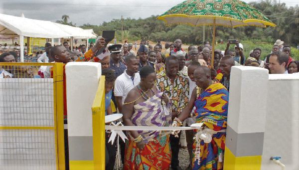  Nana Avor Blay, the chief of Anorche, cutting a tape to commission the modern solar-powered water system