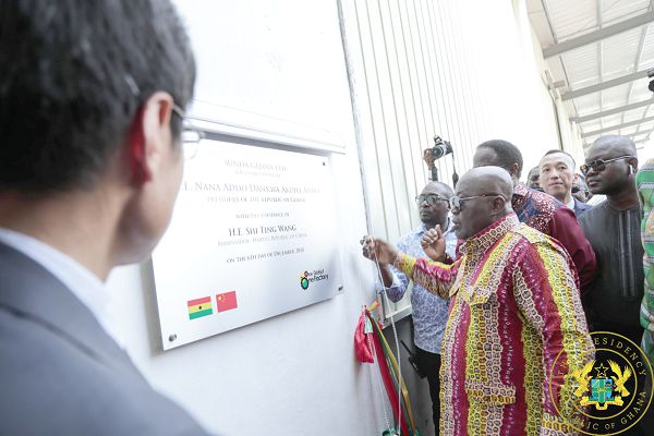 President Nana Addo Dankwa Akufo-Addo unveiling a plaque to inaugurate the factory