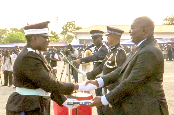 Vice-President Dr Mahamudu Bawumia presenting an award to one of the graduands