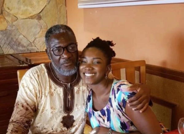 Ebony Reigns and father