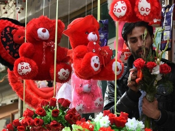 Pakistan bans Valentine's Day for being anti-Islamic 
