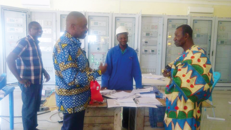 Mr Maxwell Kotoka (2nd left) discussing a point with Barima Yeboa Kodie, Aduanahene of the Dormaa Traditional Area, after the press briefing