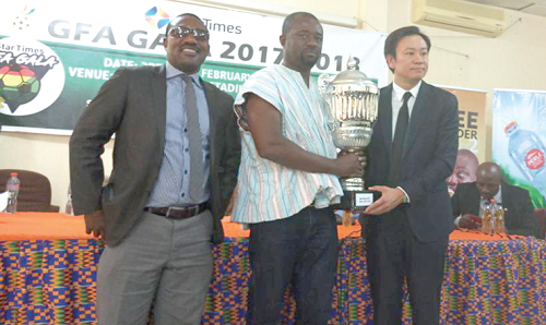  Kurt Okraku, chairman of the organising committee, joined by Vincent Yu (right), COO of StarTimes Media Group and Richmond Keelson of Groupe Nduom, to unveil the trophy for the gala