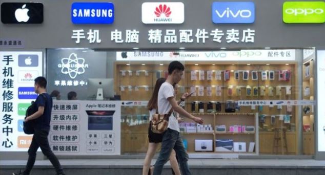The Chinese smartphone market has gone into decline for the first time in almost a decade