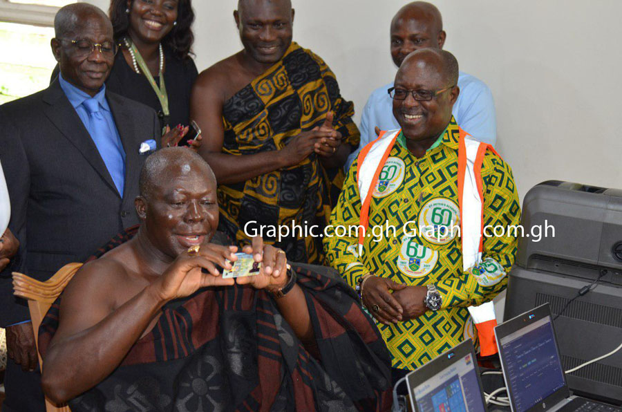 Otumfuo Osei Tutu II admiring his Ghana Card