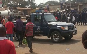 Youth besiege Sawla police station after cop slept with suspect's lover