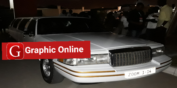 VIDEO: Azumah Nelson's limousine causes stir