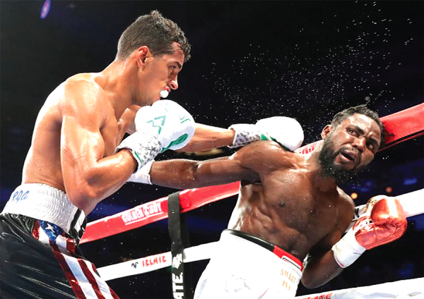 Alberto Machado (left) had Ghana’s Raphael Mensah at his mercy in their entire 12-round bout