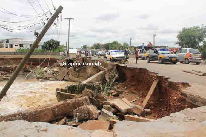 Female doctor, baby, 4 others die in floods