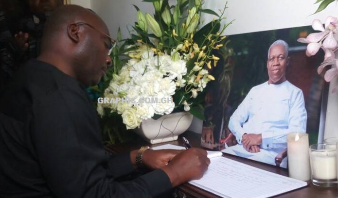 Vice President Bawumia signing Amissah-Arthur's Book of Condolence