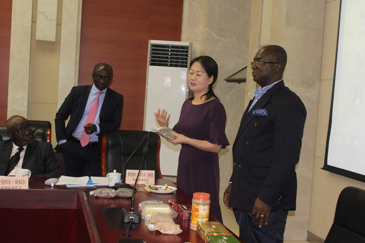 Nana Agyenin Boateng being assisted by Madam Guo Ning, Divinal Chief of Hunan Province (INSET) explaining the various processing steps of cholate to members of the chamber in Changscha