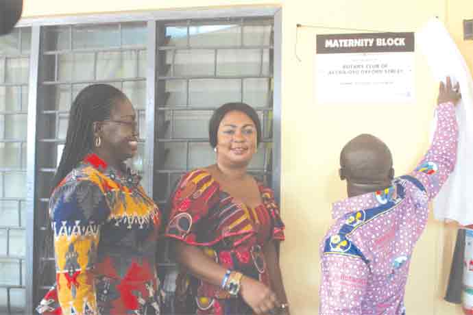 Mr Osei Agyeman-Badu (3rd left) unveiling  a plaque. With him is Mrs Priscilla Anima Siaw (middle), Municipal Director of Health Service, La-Nkwatanang-Madina. Picture: BENEDICT OBUOBI