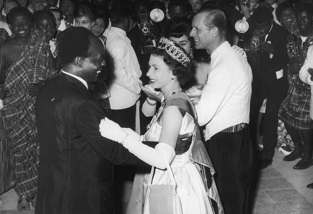 When the Queen danced with former Ghana President Nkrumah (VIDEO)