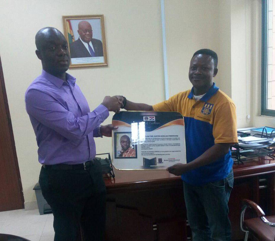 UG Kumasi campus Local TESCON president Emmanuel Boakye Yiadom presenting the plaque to Justin Kodua Frimpong (L)