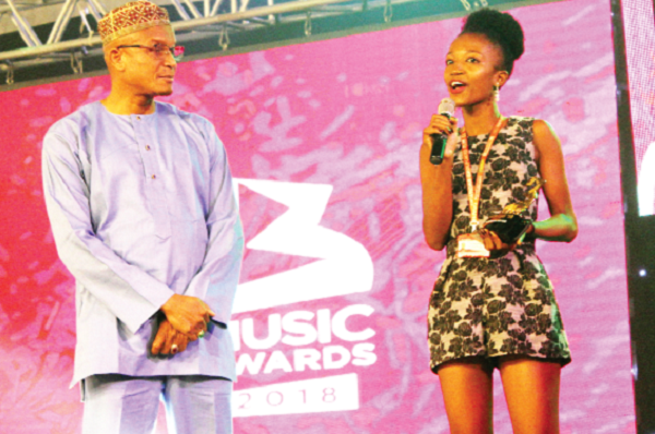 Graphic Showbiz’s Ariel Awen, speaking after accepting an award for the paper