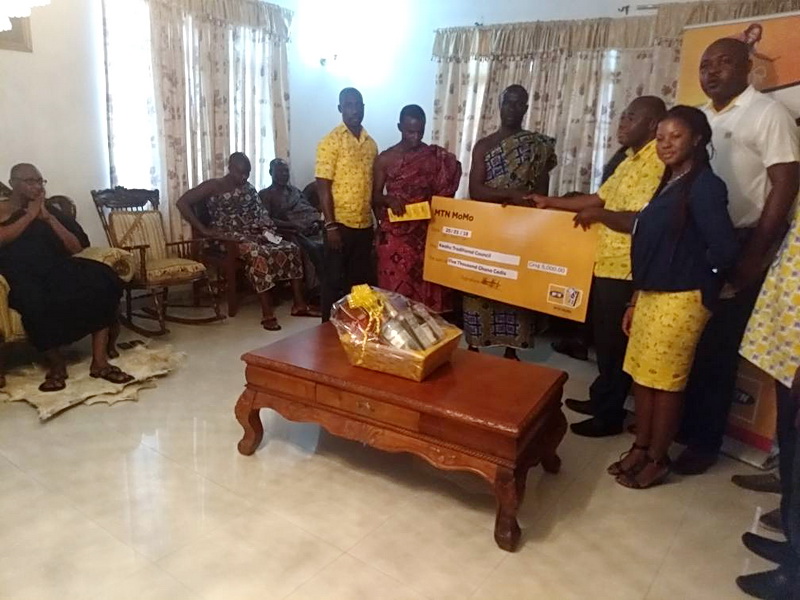 Mr David G. Boadi Commercial Senior Manager for MTN South East Business District presenting the items to Kwahuhene Daasebre Akuamoah Agyapong II at Abene.jpeg