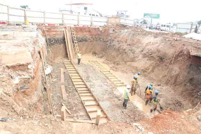 Some workers preparing the trench to receive the precast at the mallam Junction drain project.  Picture: Benedict Obuobi