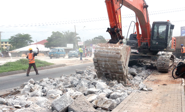The contractor clearing the rocky portions close to the roundabout at Boadi on the Accra-Kumasi Highway. Picture: EMMANUEL BAAH