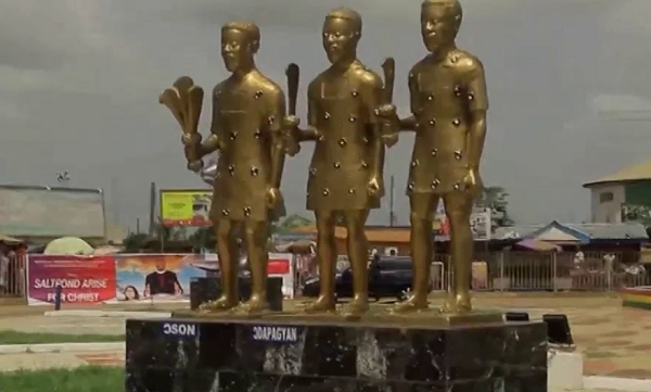 A statue of the three warlords who led Fantes from Techiman to their present location at Mankessim 
