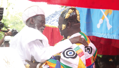 Sheikh Dr Osmanu Nuhu Sharubutu (left), the National Chief Imam, exchanging pleasantries with Otoobour Djan Kwasi II, Aburihene. Picture: Maxwell Ocloo