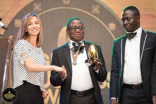  Spanish Ambassador, Mrs Alicia Rico Del Pulgar (left) presenting an award to the Mumuadu Rural Bank
