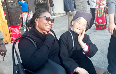 This 83 -year- old woman in Ancient Town,Guizhou province, has been weaving woollen shoes to make money since she was young. She couldn’t communicate in  English but her smiles instantly started a friendship often starts with a smile