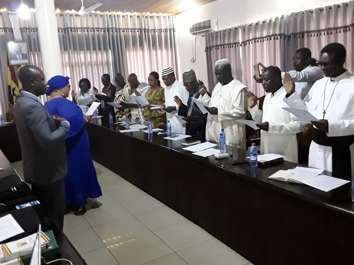 Nana Agyakoma (in blue outfit) swearing in members of the reconstituted council.
