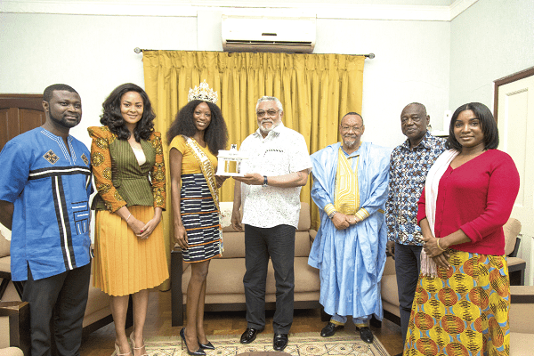 Former President Rawlings (middle) presenting a miniature Ghana Independence Arch to Akpene Diata Hoggar, Miss Universe-Ghana 2018. Those with them are Mr William Asiedu (left), Menaye Donkor Muntari (2nd left), Mr Michael Sousoudis, (3rd right), Mr Benjamin Kunbour (2nd right) and Ms Barbara Coleman (right)