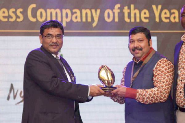 The Indian High Commissioner to Ghana, Birender Singh Yadav (left), presenting the award to  the Managing Director of Nyonkopa Cocoa Buying Limited, Dr Joshy Varke (right)