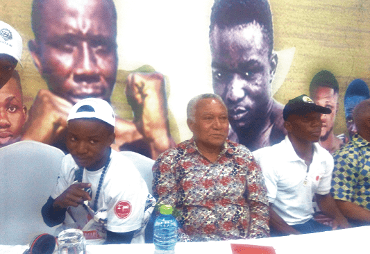 Isaac Sackey (left) defends his WBO Africa title against Wasiru ‘Gyatabi’ Mohammed. In the middle is veteran promoter and WBO Africa chairman, Samir Captan. 