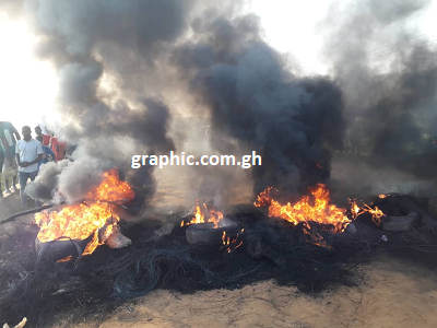 4 communities demonstrate over bad roads in Ga West