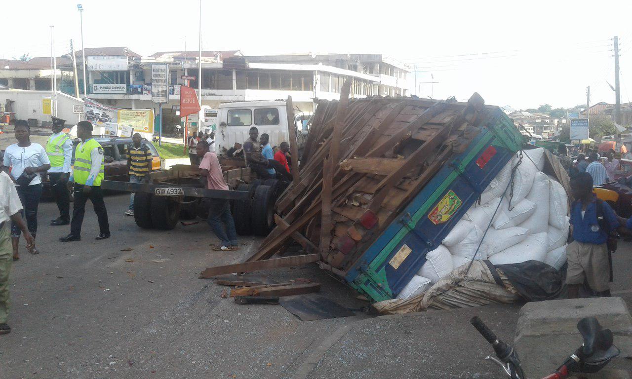 Kumasi: Truck fails to brake and crashes 3 cars