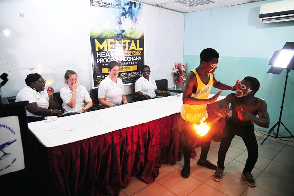  A cultural group from La entertaining the gathering