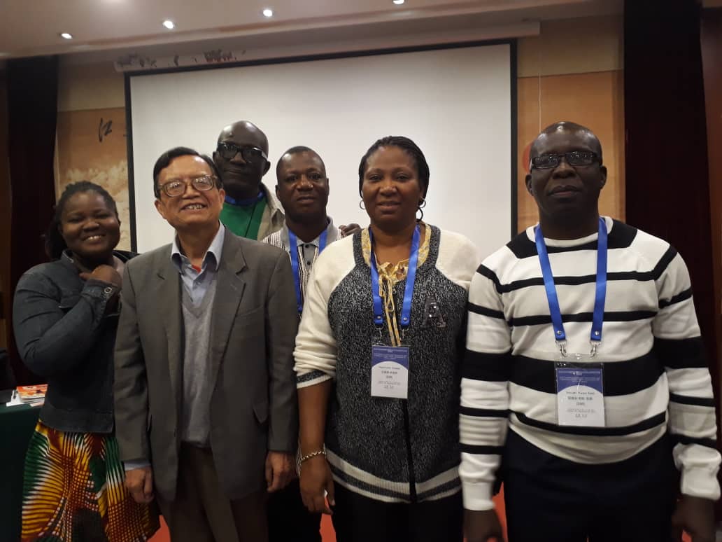 Prof Anshan Li with Ghanaian journalists at the Seminar after his lecture