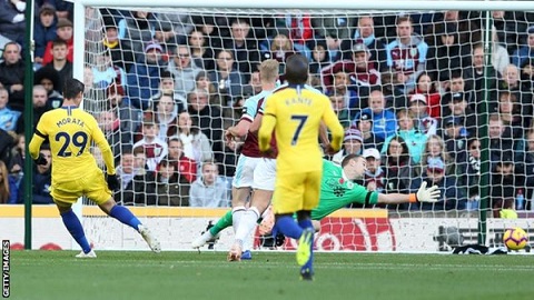 VIDEO: Chelsea rout Burnley 4-0 without Hazard